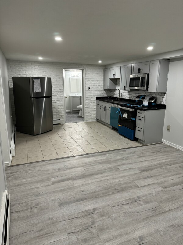 130 Lake Ave Unit Basement, Worcester, MA 01604 Room for Rent in