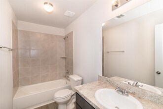 Building Photo - 8526 Middleton Oaks Cir