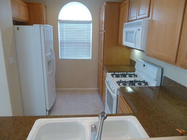 Foto del edificio - Lovely 3 story Home at Autumn Glen with Bonus Room