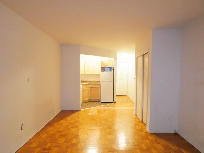 Primary Photo - 316 E 85th St