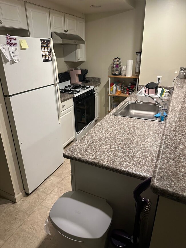 Building Photo - 1927 Fox Wy