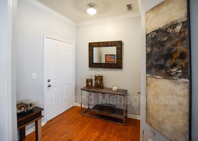 Foto del edificio - 130 River Landing Dr