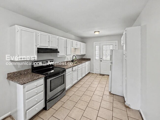 Foto del edificio - 3 Bed/1 Bath Home with Carport / Pet-Friendly / Available Now!