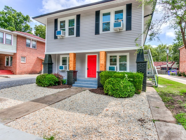 Building Photo - 415 E Elm Ave