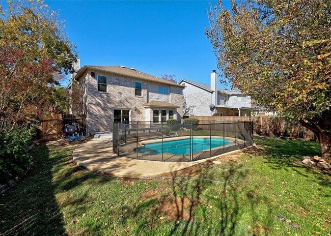Building Photo - 2114 Milan Dr
