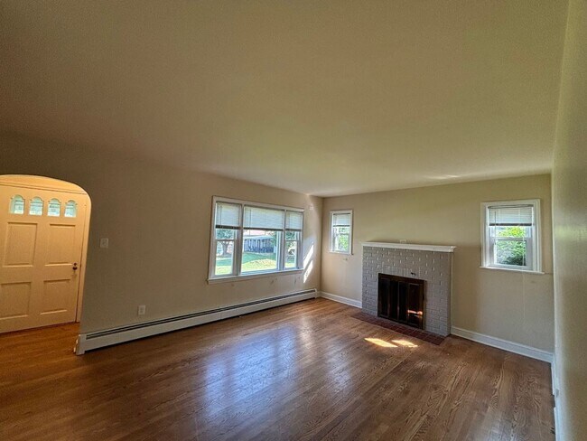 Building Photo - New Rental!