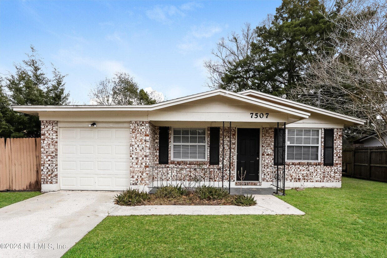 Primary Photo - 7507 John F Kennedy Dr E