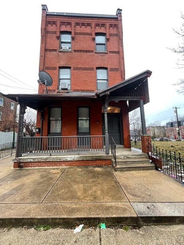 Building Photo - 890 N 41st St
