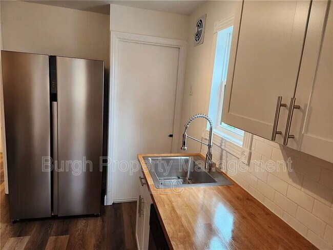 Foto del edificio - 331 Redwood St