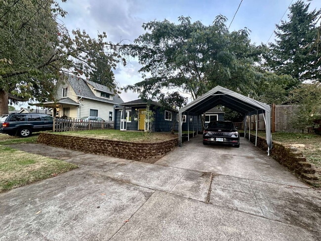 Photo - Portland Bungalow, Near Park, Easy Freeway Access Apartment