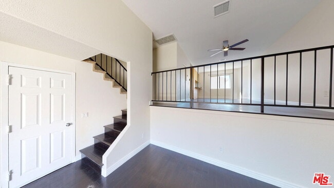 Foto del edificio - 14401 Plummer St