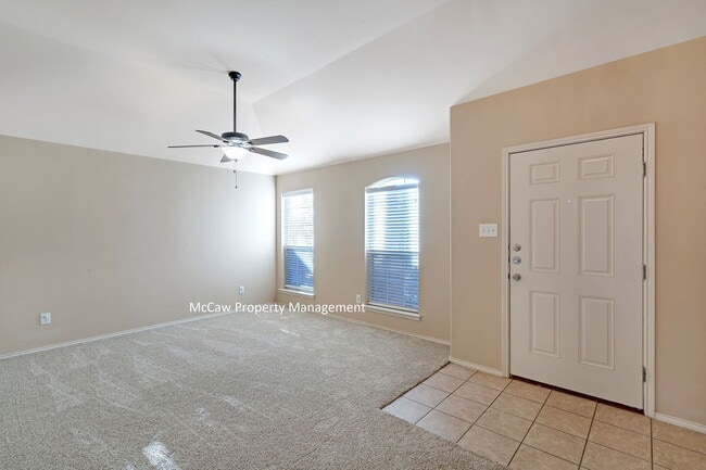 Foto del edificio - 9032 Heartwood Dr