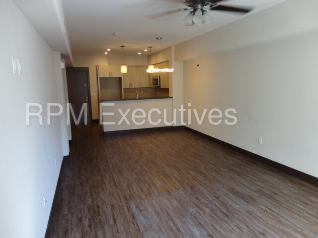 Building Photo - 24505 Town Center Dr