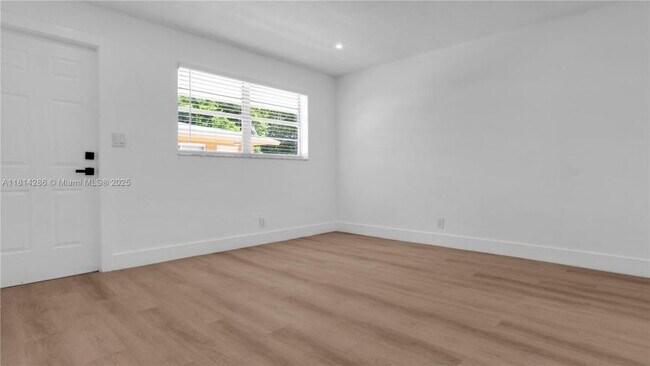 Building Photo - 2 bedroom in Hallandale FL 33009