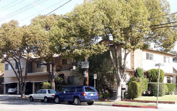 Building Photo - 545 W Lexington Dr