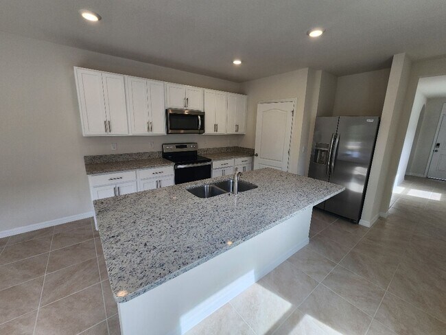 Building Photo - Venetian Bay 3 bedroom 2 bath home with 2 car garage available