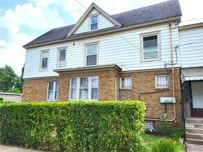 Building Photo - 616 Teall Ave