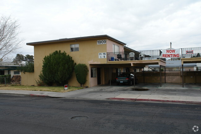 Building Photo - 1909 Santa Paula Dr