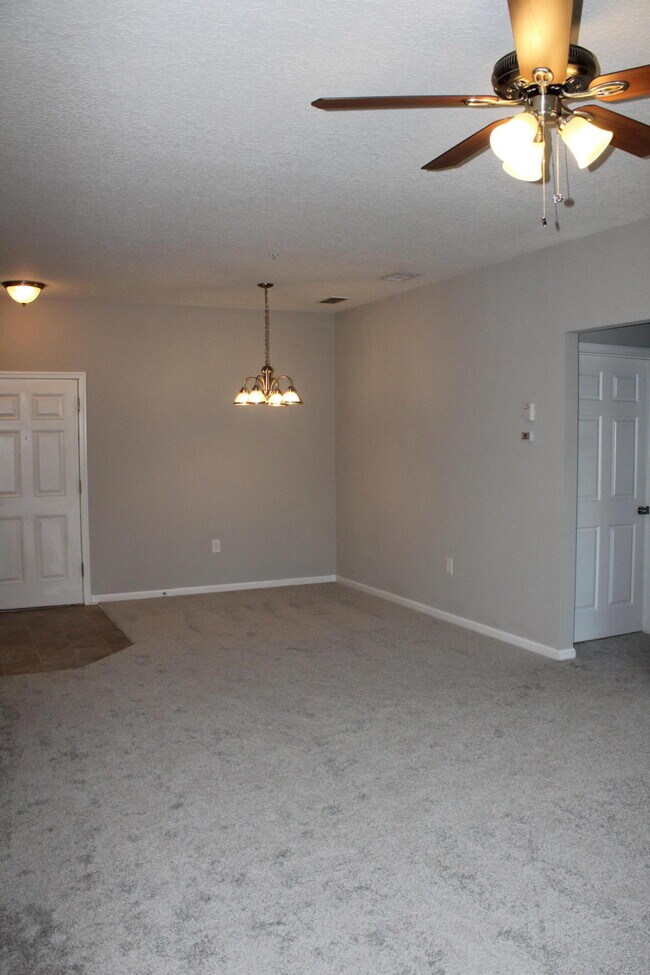 Building Photo - 6925 Ortega Woods Dr