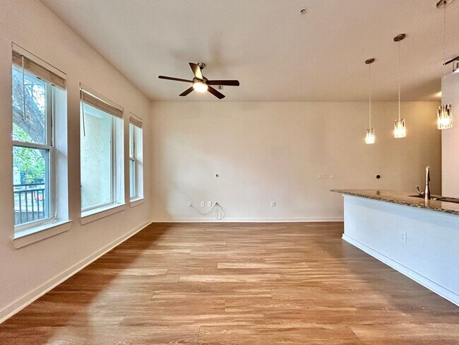 Foto del edificio - 1900 Barton Springs Rd