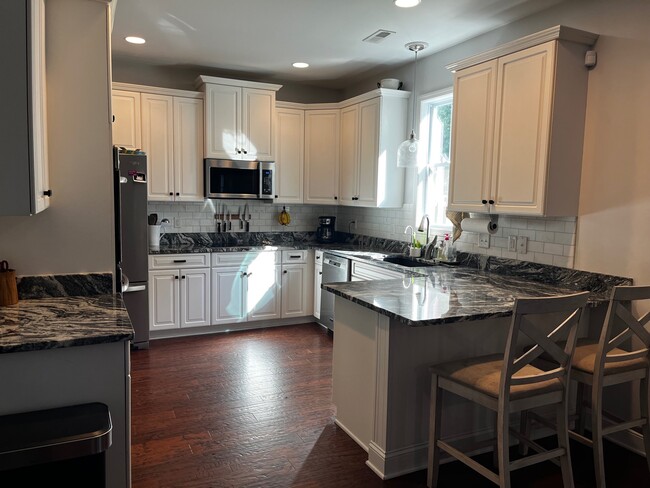 Building Photo - 413 Chablis Way