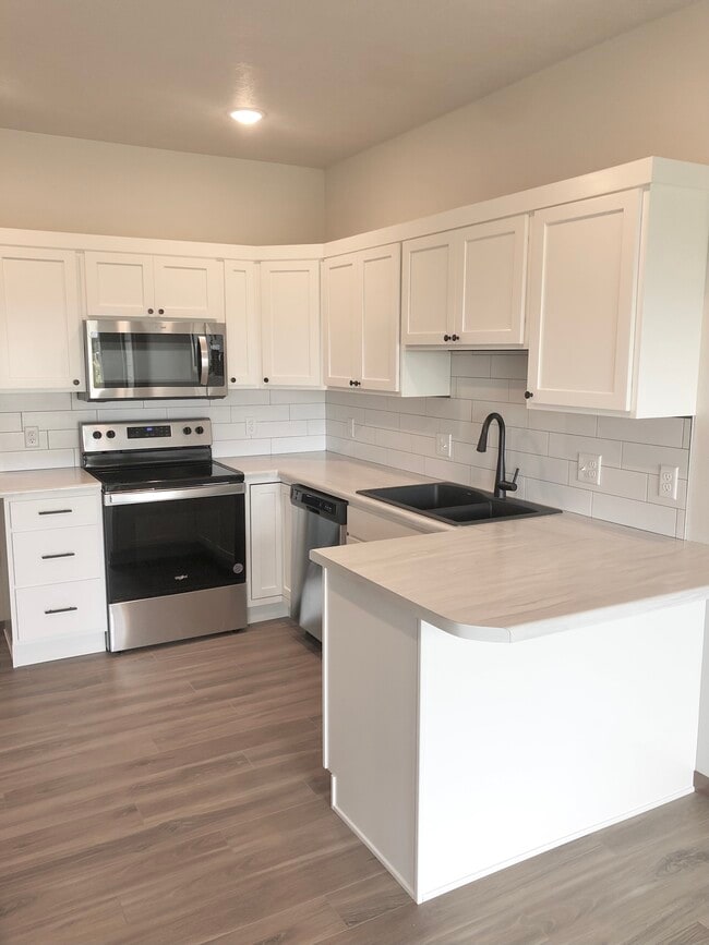 Building Photo - 5104 S Dubuque Ave