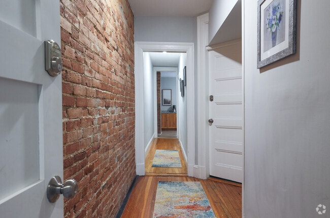 Hallway - Cambridge Ivy Inn Apartments