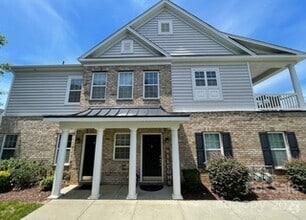 Building Photo - 14639 Juventus St