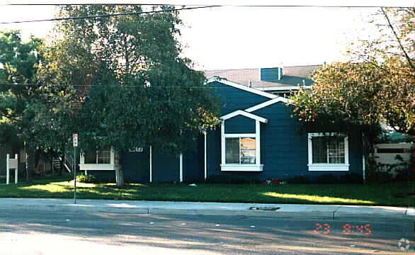 Primary Photo - 8072 Trask Ave