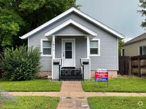 Building Photo - 1011 W 29th St
