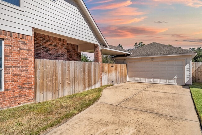 Building Photo - 17426 Memorial Blossom Dr