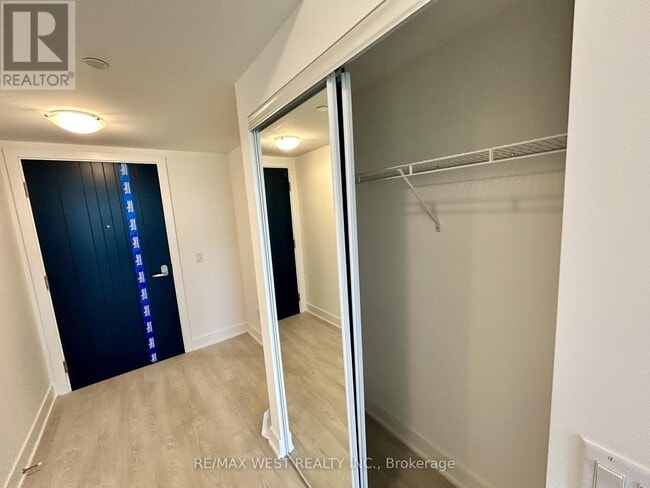 Building Photo - 1831 Simcoe St N