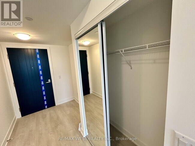 Photo du bâtiment - 1831 Simcoe St N