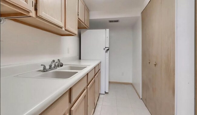 Foto del edificio - 3690 W Latonka Rd