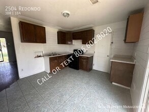 Building Photo - 2504 Redondo Dr