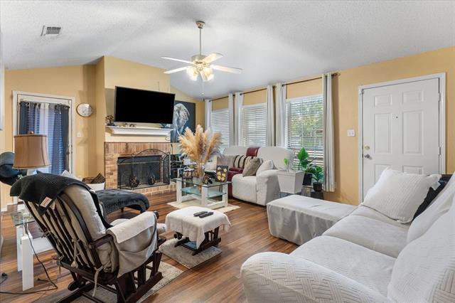 Foto del edificio - 10311 Pondwood Dr