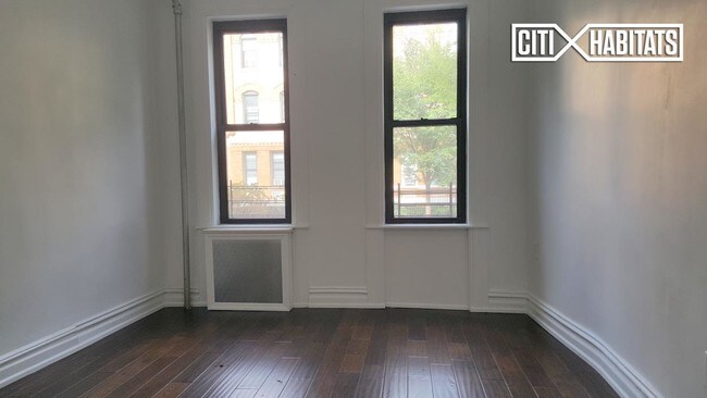 Foto del edificio - 3223 48th St