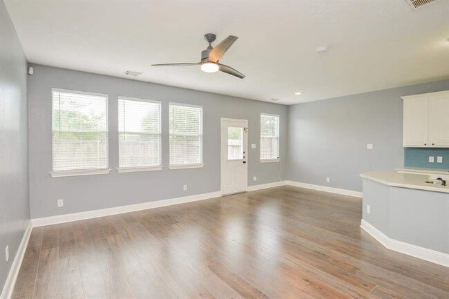 Foto del edificio - 8755 Thistlemoor Ln