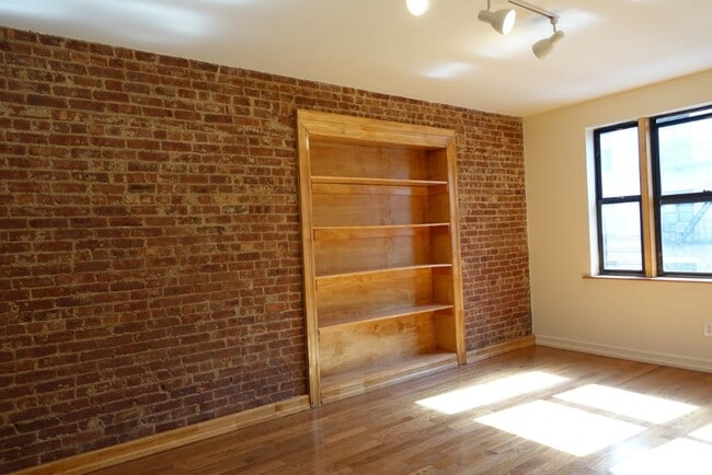 Building Photo - 715 W 172nd St