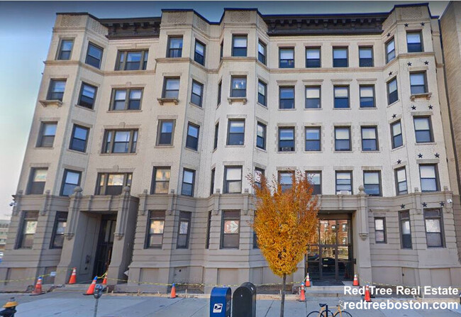 Foto del edificio - 841 Beacon St