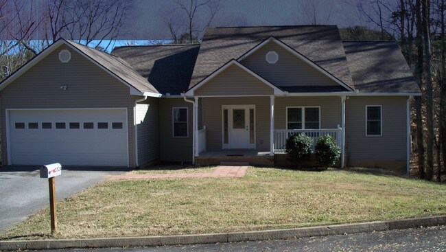 Building Photo - 3724 Mistletoe Loop