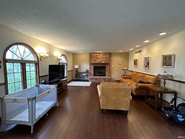 Foto del edificio - 3825 E Devonshire Ln