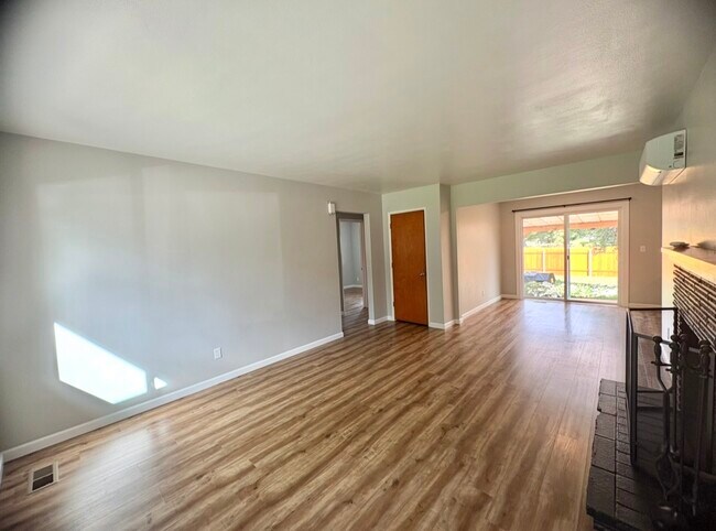 Foto del edificio - 1703 Springhill Dr NE