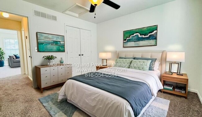 Foto del edificio - Creekwood Townhomes with 2-vehicle garage ...