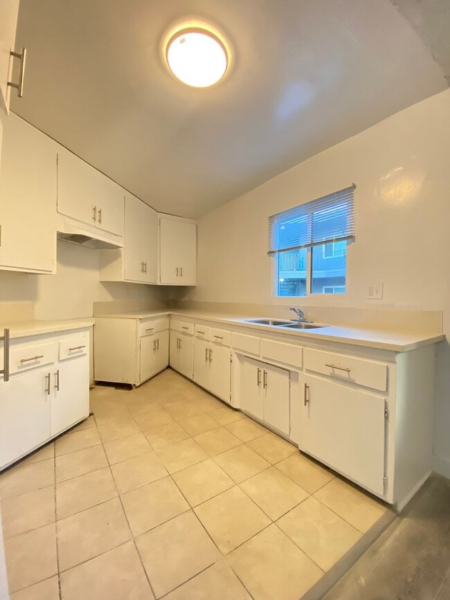 Interior Photo - 351 Plymouth St