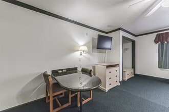 Building Photo - 1025 Swanson St