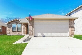Building Photo - 16661 Woodside Dr