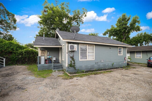 Building Photo - 13928 Bandera St