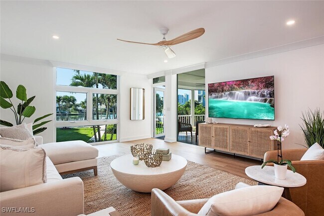 Foto del edificio - 400 Park Shore Dr