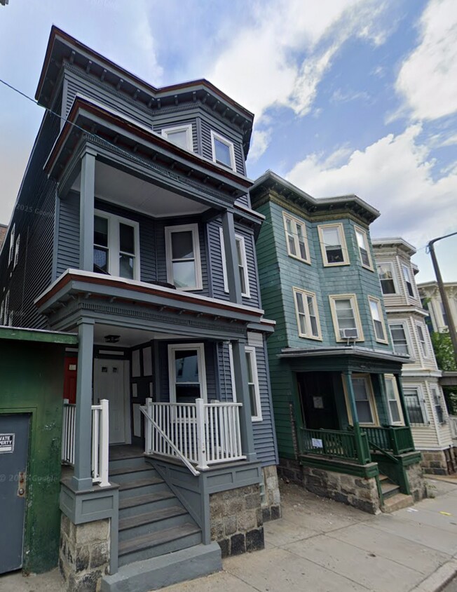 Foto principal - 739 Parker St